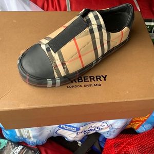 2.5 kids Burberry loafers